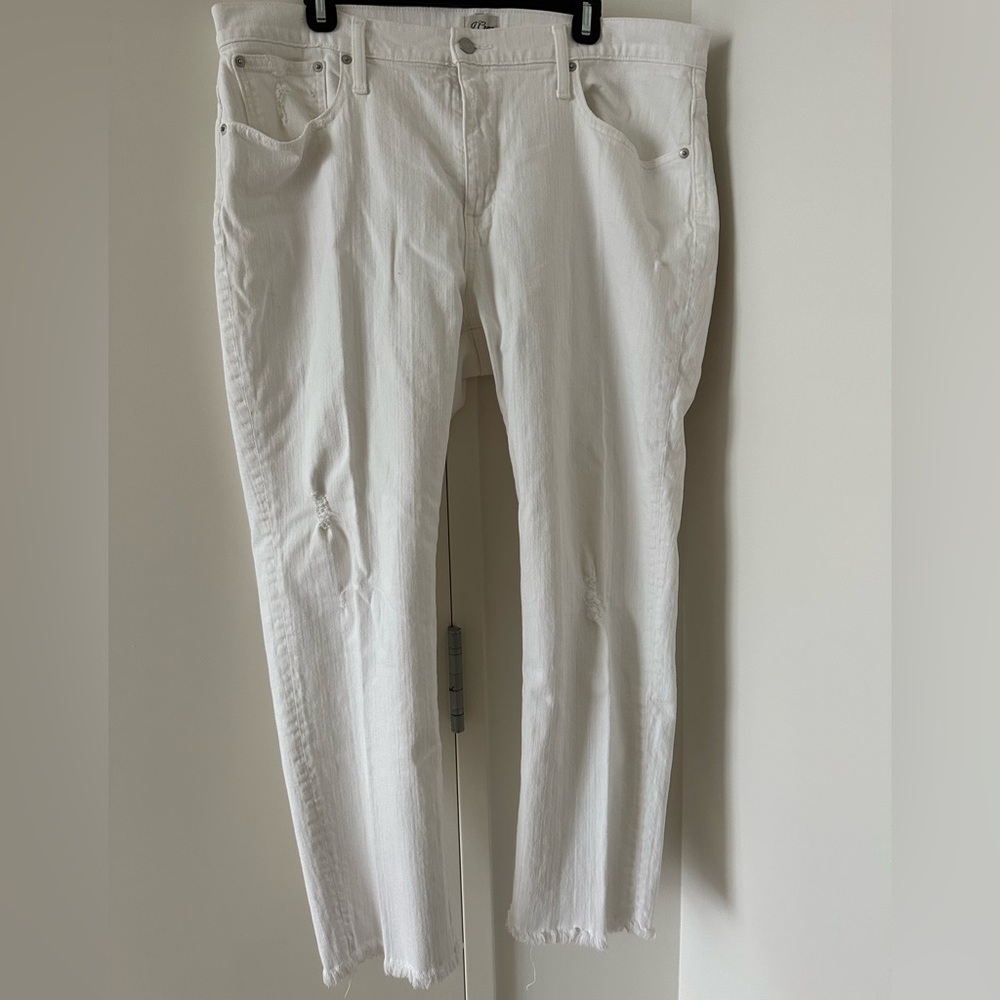 🧊  J CREW Women's Frayed Hem Straight Leg Jeans.